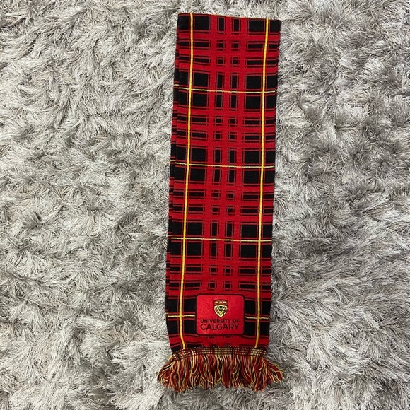 University of Calgary Red plaid fringed edge scarf. Size S. Used. - Picture 3 of 5